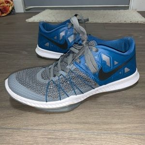 Men’s size 9 Nike running shoes